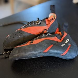 Men's rock climbing shoes